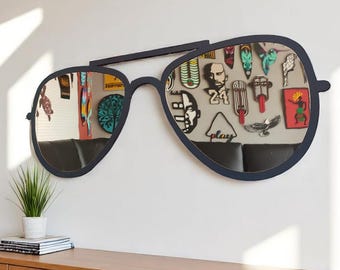 Funky Eyewear-muurkunst: houten en gouden acryl spiegelglazen decor