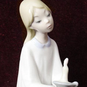 Lladro Girl With Candle Porcelain Figurine Vintage 1970s #4868 Mint Condition Collectible Sculpture