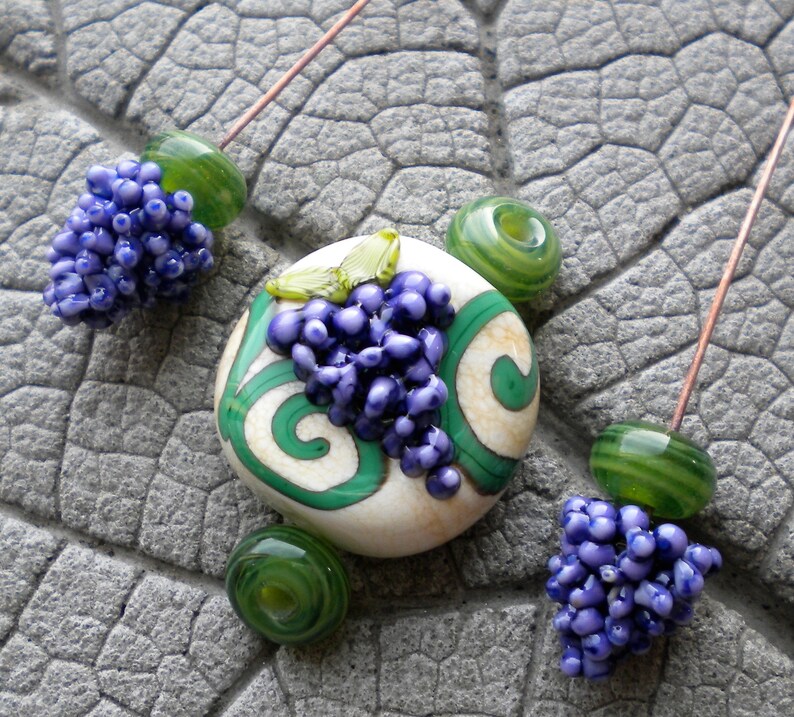 unique headpin Grape Headpin glass headpin Lampwork Focal purple lampwork Lampwork Headpin lampwork pendant bead Lampwork Grape Set