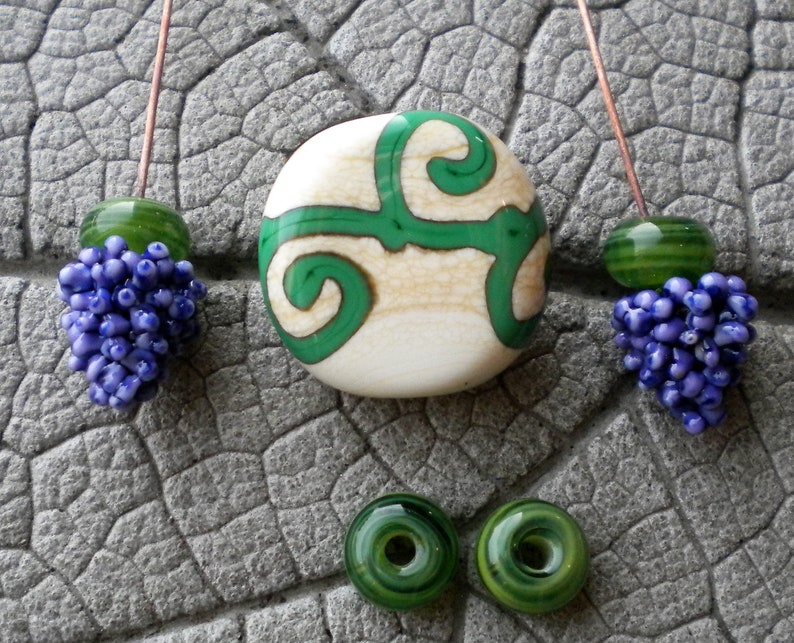unique headpin Grape Headpin glass headpin Lampwork Focal purple lampwork Lampwork Headpin lampwork pendant bead Lampwork Grape Set