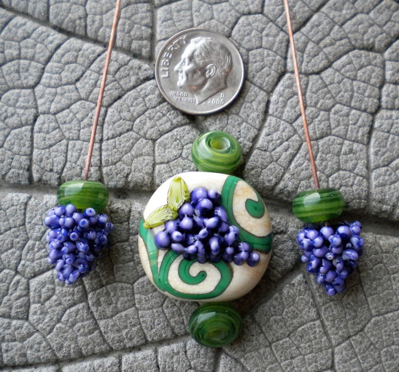 unique headpin Grape Headpin glass headpin Lampwork Focal purple lampwork Lampwork Headpin lampwork pendant bead Lampwork Grape Set