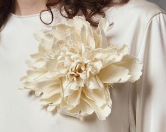 Broche de tela con forma de flor, accesorio floral vintage para bodas, regalo elegante para mamá o para ella.