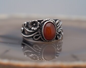 Sterling Silver Carnelian Ring with Floral Band