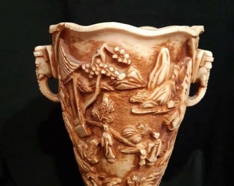 Schöne alte Vase in Elfenbein- Speckstein