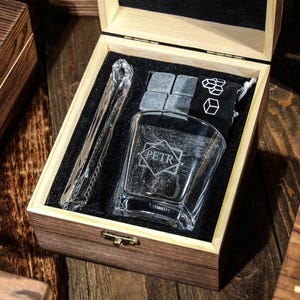 Personalized Whiskey Glass Set with Wooden Box, Whiskey Stone Set, Groomsmen Gift, Best Man Gift, Boyfriend Gift, Whiskey Gifts for Him Dad