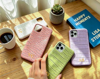 Funda personalizada de piel de cocodrilo para iPhone, con inicial grabada, funda para iPhone 17
