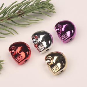 Metaliczny kolorowy koralik czaszki 18 mm, unikalne akcesoria do koralików halloweenowych, akrylowe koraliki czaszki, akcesoria DIY do bransoletki długopis Besds BE151