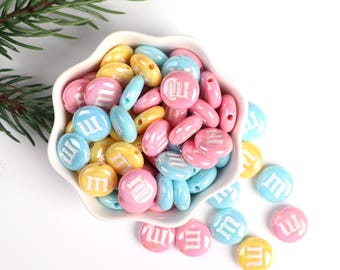Perline multicolore con lettera M da 14 mm, perline di colore chiaro, perline per la creazione di portachiavi, accessori per braccialetti Y2K, perline per braccialetti fai da te, perline di colore AB A0100