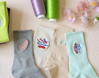 Calcetines bordados personalizados, calcetines con texto y logotipo personalizados, calcetines de algodón unisex, calcetines de fiesta, idea de regalo creativa, aceptamos pedidos al por mayor