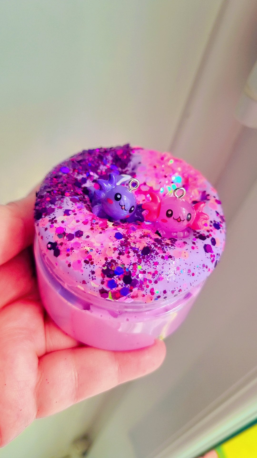 Axolotl 8oz double trouble Axolotl fluffy slime, two colours comes in two jars.. Mix togther to calm and relax, destressing,
