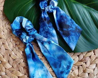 Deep Ocean Schal Scrunchie – Kunstinspiriert mit Wassereffekten – Seidiger Stoff