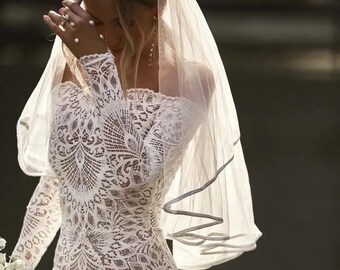 Vestido de novia de encaje boho. Vestido de novia elegante de sirena con tren largo y hombros descubiertos. Ex Display Entrega rápida. Marfil con forro champán