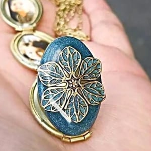 Photo Locket Gifts For Mom, Unique Family Photo Gifts l Locket Necklace with Photos, Gift For Bridesmaids l Proposal gifts for Bridesmaids