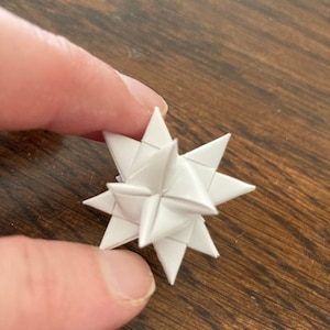 24 MINIATURE 1-inch Moravian Paper Star Christmas Ornaments Does not come with hanger due to miniature size afbeelding 1