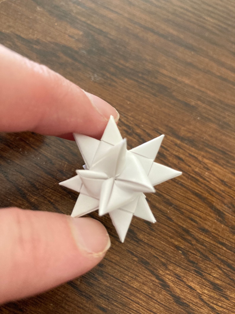 24 MINIATURE 1-inch Moravian Paper Star Christmas Ornaments Does not come with hanger due to miniature size afbeelding 1