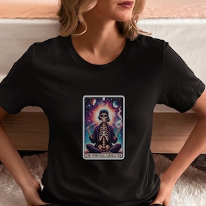 Camiseta unisex de gánster espiritual, diseño espiritual, divertida camiseta multicolor, regalo para amantes de las cartas del tarot, camiseta bohemia, camiseta gráfica mística