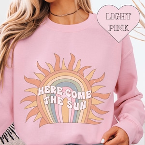 Here Comes The Sun | Retro | Summer Sweatshirt | Vintage Beach Crewneck | Retro Aesthetic Pullover | 70s Summer Vibes | Cute Coastal Gift