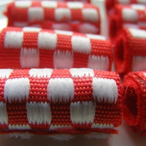 Set of 6 beads. Oh shut up! The car is still the most important part of a race. It matters not which fiber bead is ahead of the others.