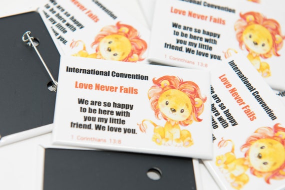 souvenirs Jw gifts Jw shop ENGLISH Love Never Fails International Convention of Jehovahs Witnesses 2019 50 Lapel Buttons Pins assembly gifts
