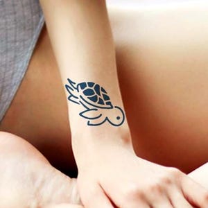 Sea Turtle Temporary Tattoo, Minimalist Marine Life Matte Ink, Elegant Nature Inspired Body Art, Long Lasting Waterproof Sticker, Ocean Ink