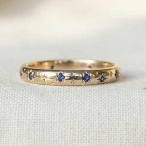 Anello a stella in oro 10 carati con zaffiro / Anello impilabile celeste / Anello con zaffiro inciso a stella / Gioielli vintage a forma di stella / Regalo per lei