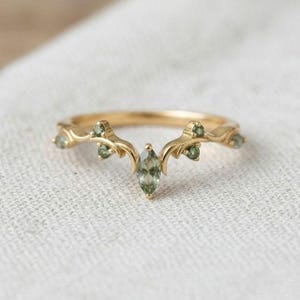 10k Gold Green Amethyst Chevron Ring | Vintage Leaf Motif V Shaped Band | Marquise Center Stone Ring | Beautiful Jewelry | Gift for Her