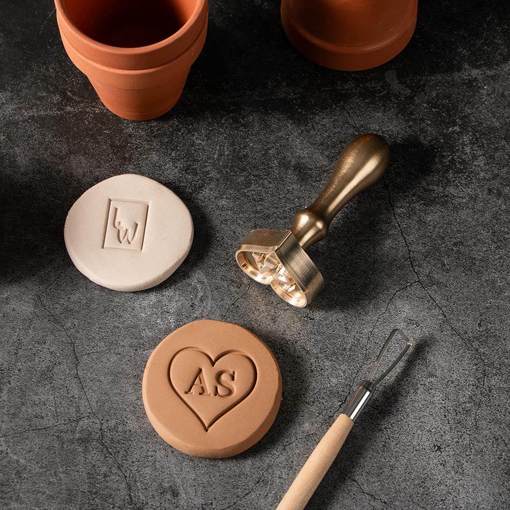 Kleistempel Laten Maken? Keramiek Stempels met logo / tekst
