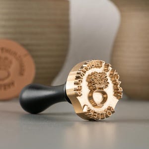 Timbro in metallo personalizzato per ceramica, design di loghi personalizzati estremamente dettagliati, timbro in ceramica, timbro per ceramica, timbro fatto a mano personalizzato, timbro con logo personalizzato.
