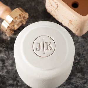 Hochdetaillierte Logo-Designs, Keramikstempel, Benutzerdefinierte handgefertigter Stempel, Keramikstempel, Benutzerdefiniertes Logo-Stempel, Anfangsstempel, Benutzerdefinierter Cookie-Stempel.