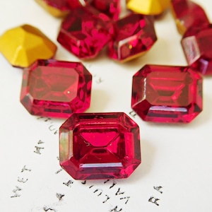 Shipping Delay Sale! 2 Vintage Swarovski 4610/2 Siam Red Crystal Rhinestone Jewels 1st Quality (10-15-2)