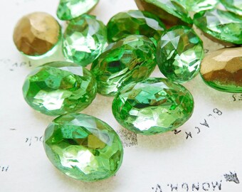 12 Vintage Czech 14x10mm Peridot Green Oval Glass Rhinestone Jewels (10-26-12)