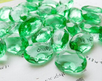 12 Vintage Czech 14x10mm Peridot Spring Green Transparent Oval Glass Jewels (10-35-12)