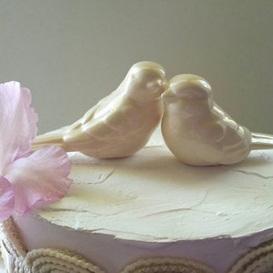 Wedding Cake Topper White/Eggshell Color Love Birds Elegant Wedding Ceramic Birds Home Decor Wedding FavorsAvailable with Crowns