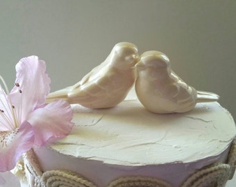 Wedding Cake Topper White/Eggshell Color Love Birds Elegant Wedding Ceramic Birds Home Decor Wedding FavorsAvailable with Crowns