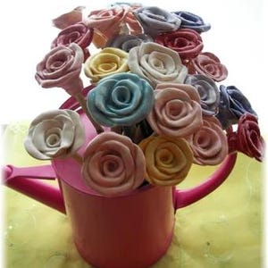 Flores de rosas de cerâmica/Buquê de cerâmica em haste, decoração para casa/Decoração para vasos/Presente para professores, arte de jardim, decoração para casa de rosas/Preço unitário