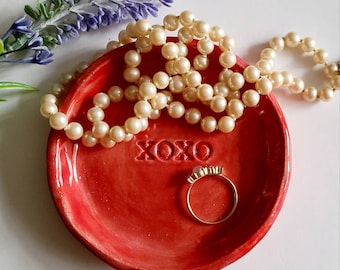 Valentine Gift/Red Ceramic Dish/Love XOXO/Minimalist Dish/Trinket Dish/Love & Friendship/Inspirational/Girlfriend Gift/Jewelry Storage