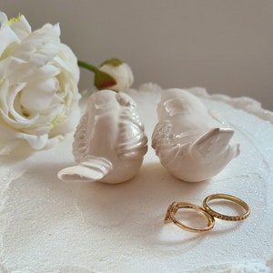Wedding Cake Toppers White Love Birds With Flower In Stock Ready To Ship My Original Design Ceramic Wedding Keepsake Wedding Favor afbeelding 5