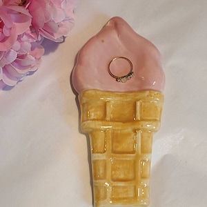 Ice Cream Cone Spoon Rest/Trinket Dish/Ice Cream Cone Soap Dish/Kitchen Dish Sponge Holder/Ice Cream Shop/Gift Dessert Home Decor