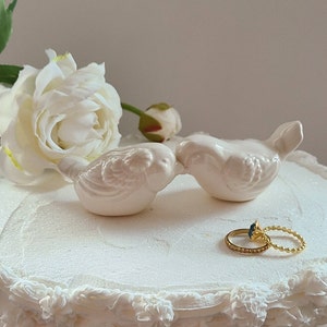 Wedding Cake Toppers White Love Birds With Flower In Stock Ready To Ship My Original Design Ceramic Wedding Keepsake Wedding Favor afbeelding 6