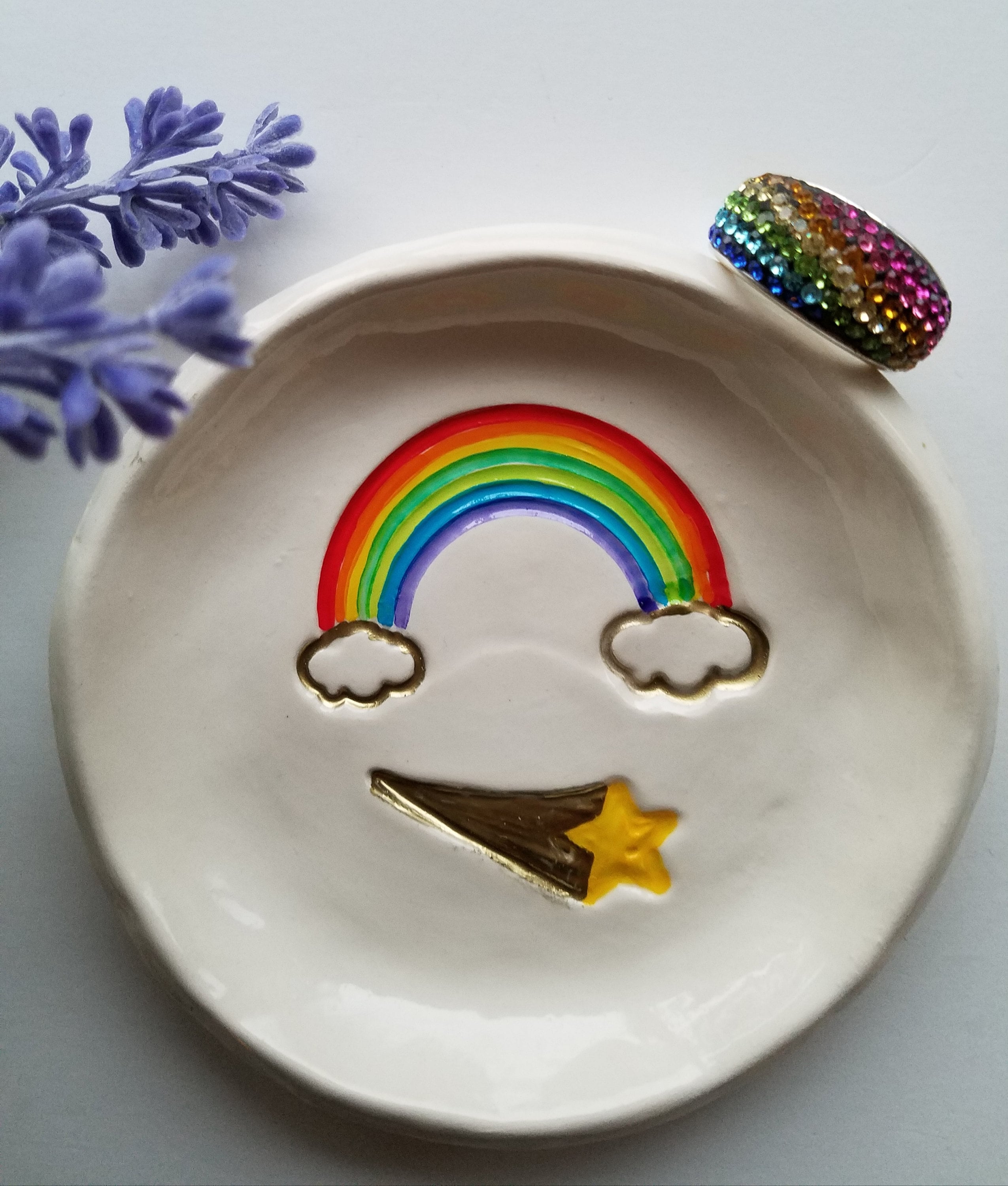 Arc en Ciel Sunburst Bijou Plat Mariage Céramique avec Des Détails d'or Finition Bijoux Stockage Gay