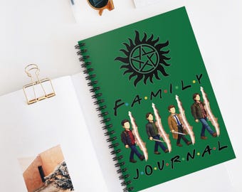 Diario de espiral Family Rift Travelers de SPN / Cuaderno de 6x8 / Inspirado en la serie Found Family / 118 páginas rayadas / Tapa verde