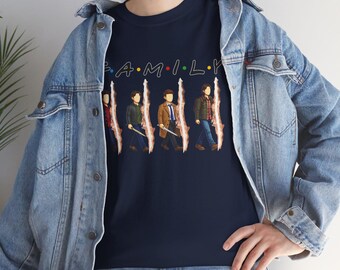 Camiseta SPN Family Rift Travelers / Camiseta Found Family Hunter Lineup / Gráfico de viaje inspirado en fans / Gildan 5000 Unisex (Colores oscuros)