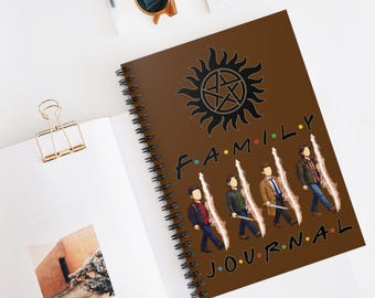 Diario de espiral Family Rift Travelers de SPN / Cuaderno de 6x8 / Inspirado en la serie Found Family / 118 páginas rayadas / Tapa marrón