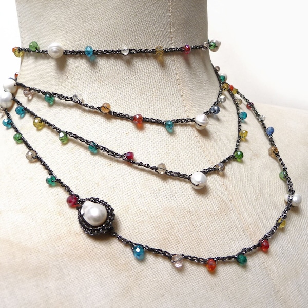 Lange Perlenkette, Boho Style Multi Wickelarmband mit Süßwasser Perlen und Regenbogen winzigen Kristallen, Rosenkranz Halskette, Häkelkette