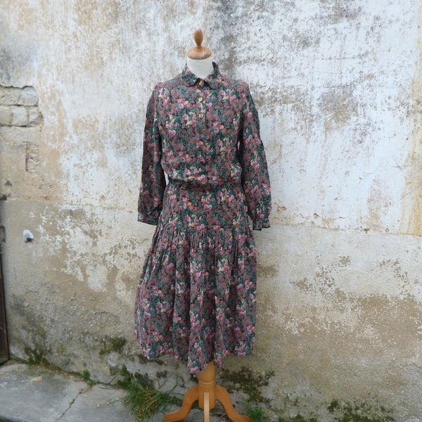 Robe vintage 1970 à fleurs col Claudine et bas volanté