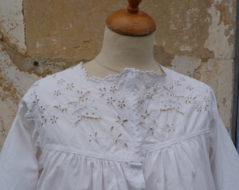 Vintage Antique French 1900s Edwardian  white cotton long flared nightgown handmade gorgeous embroideries