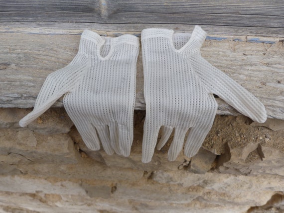 Vintage  1950s French semi sheer cream gloves - image 4