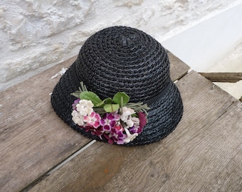 Vintage old French 1930 black raphia bibi fascinators hat with purple velvet flower bouquet
