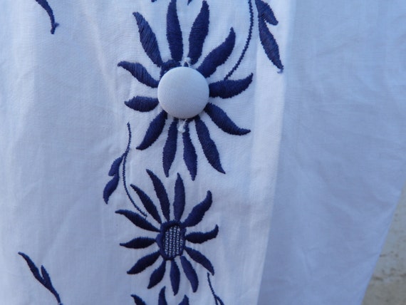 Vintage 1960 old French white cotton and navy blu… - image 9