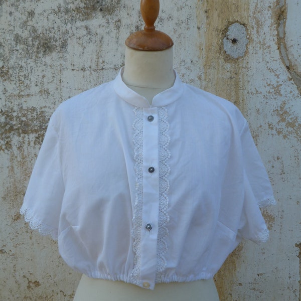 Blouse Autriche vintage 1970 courte coton et dentelle 42